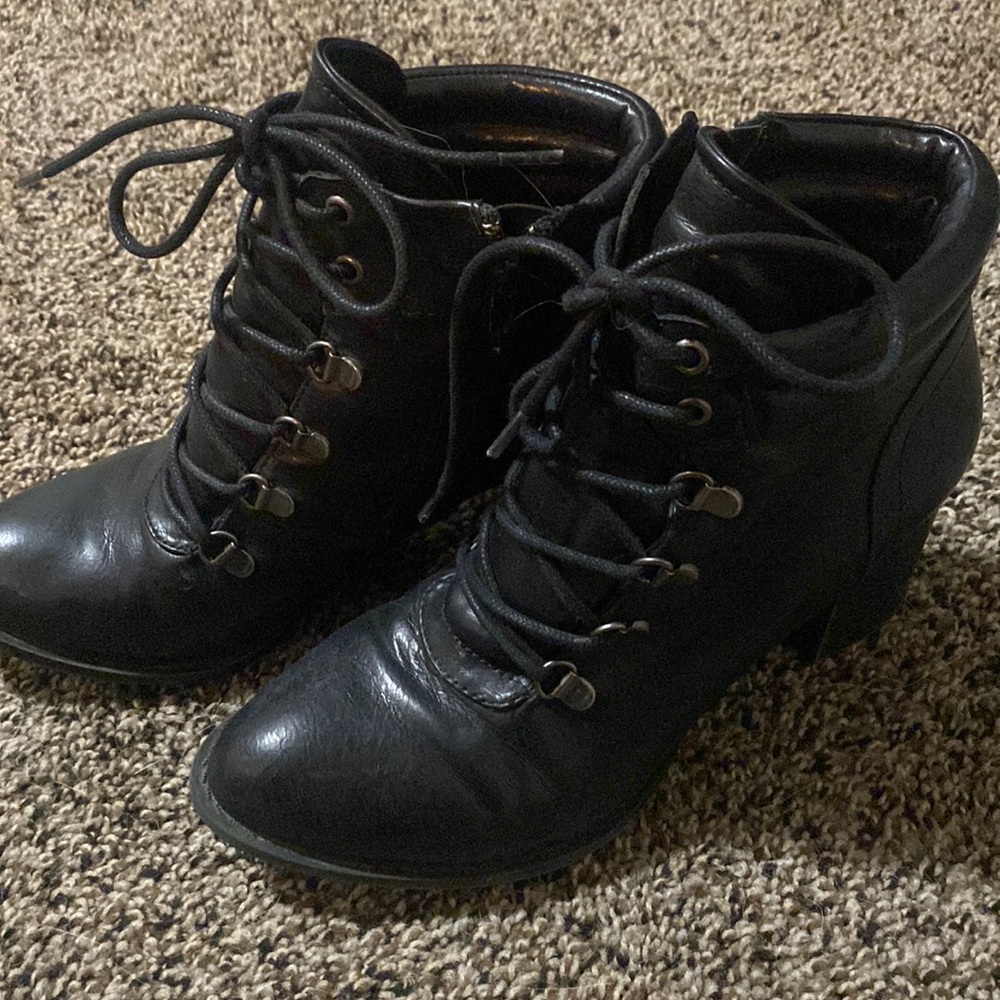 Cuuute black booties